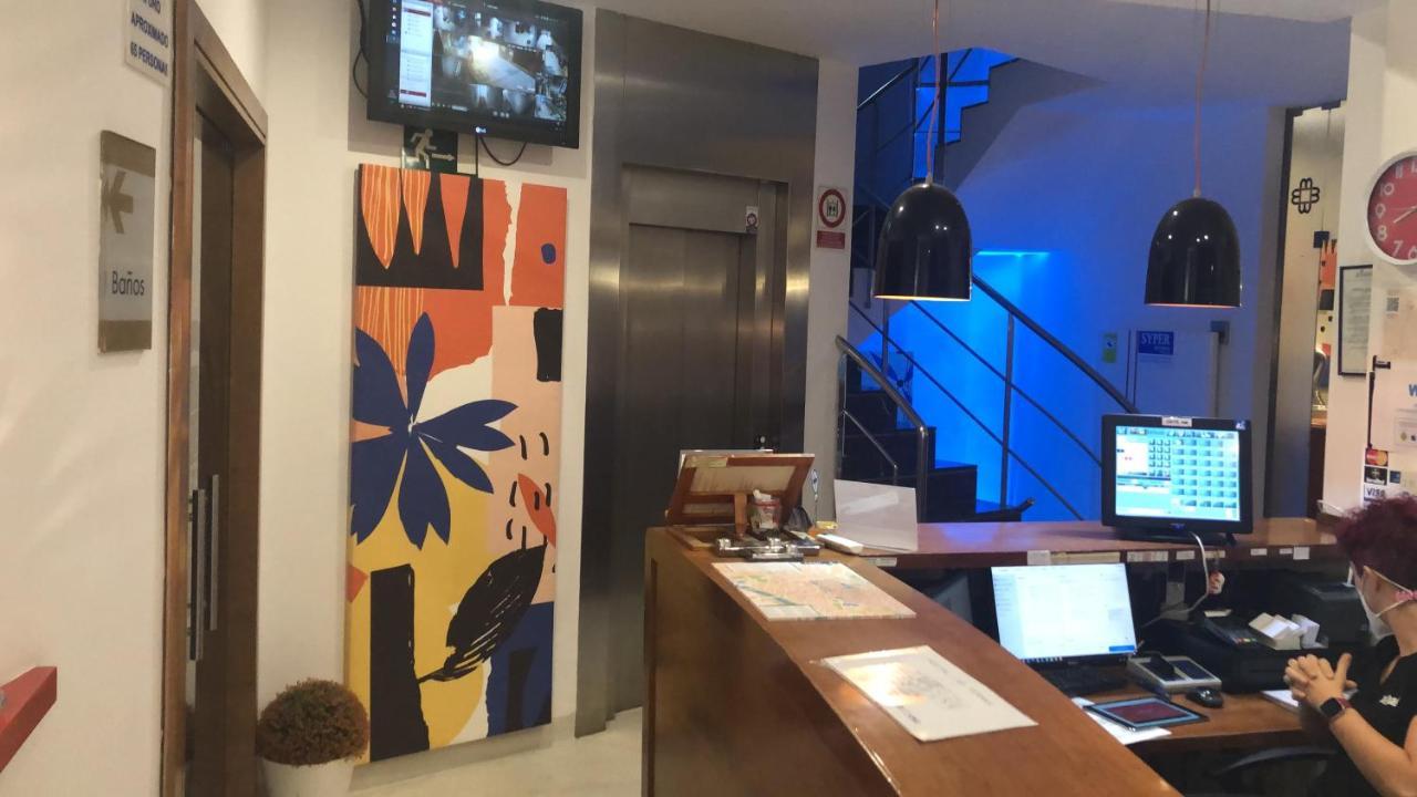 לאון Hostal Albany מראה חיצוני תמונה