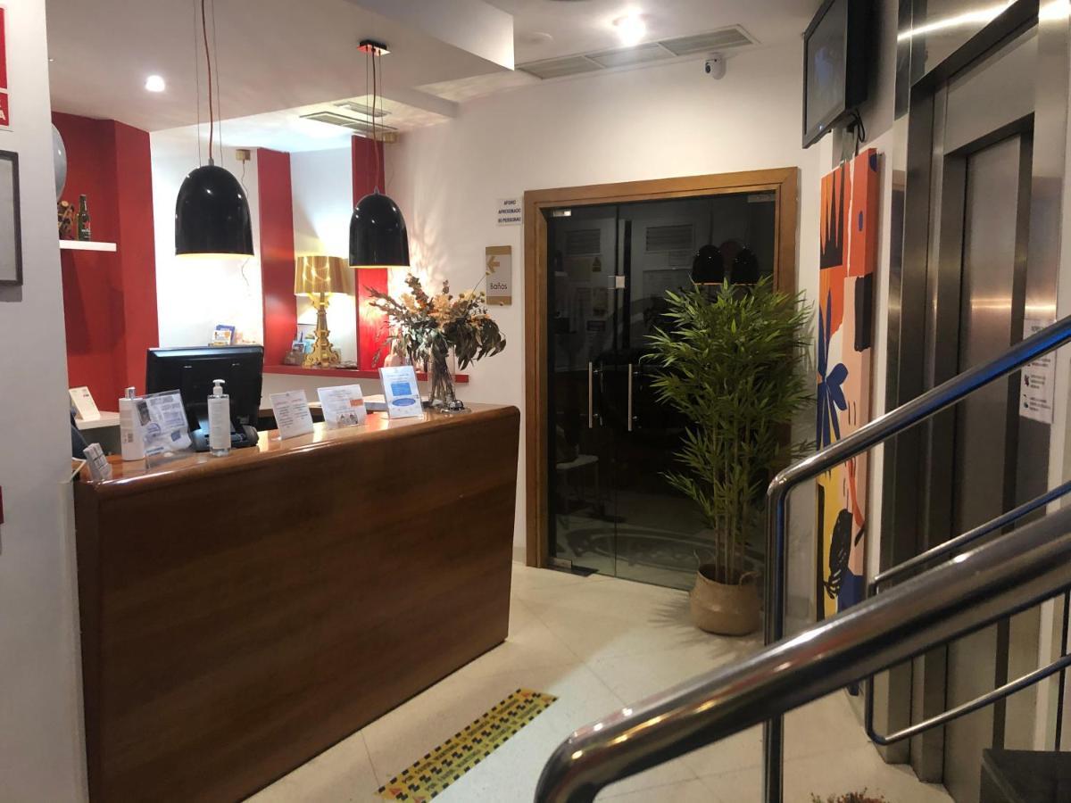 לאון Hostal Albany מראה חיצוני תמונה