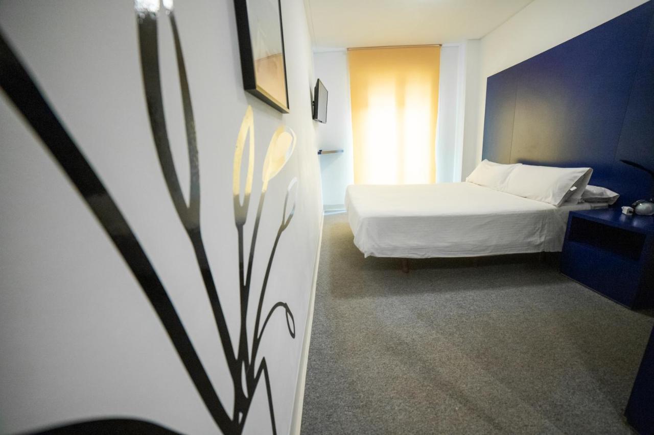לאון Hostal Albany מראה חיצוני תמונה