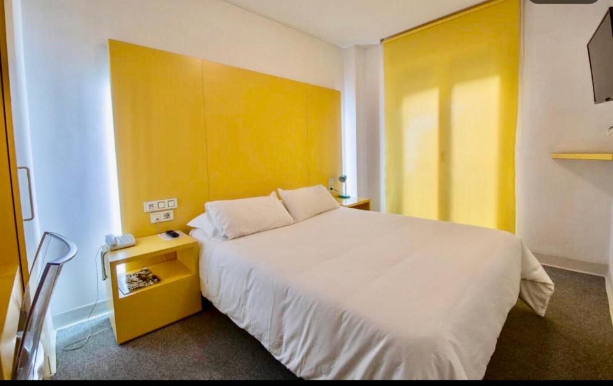 לאון Hostal Albany מראה חיצוני תמונה