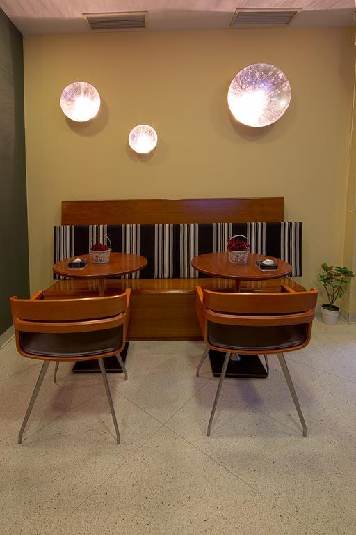 לאון Hostal Albany מראה חיצוני תמונה