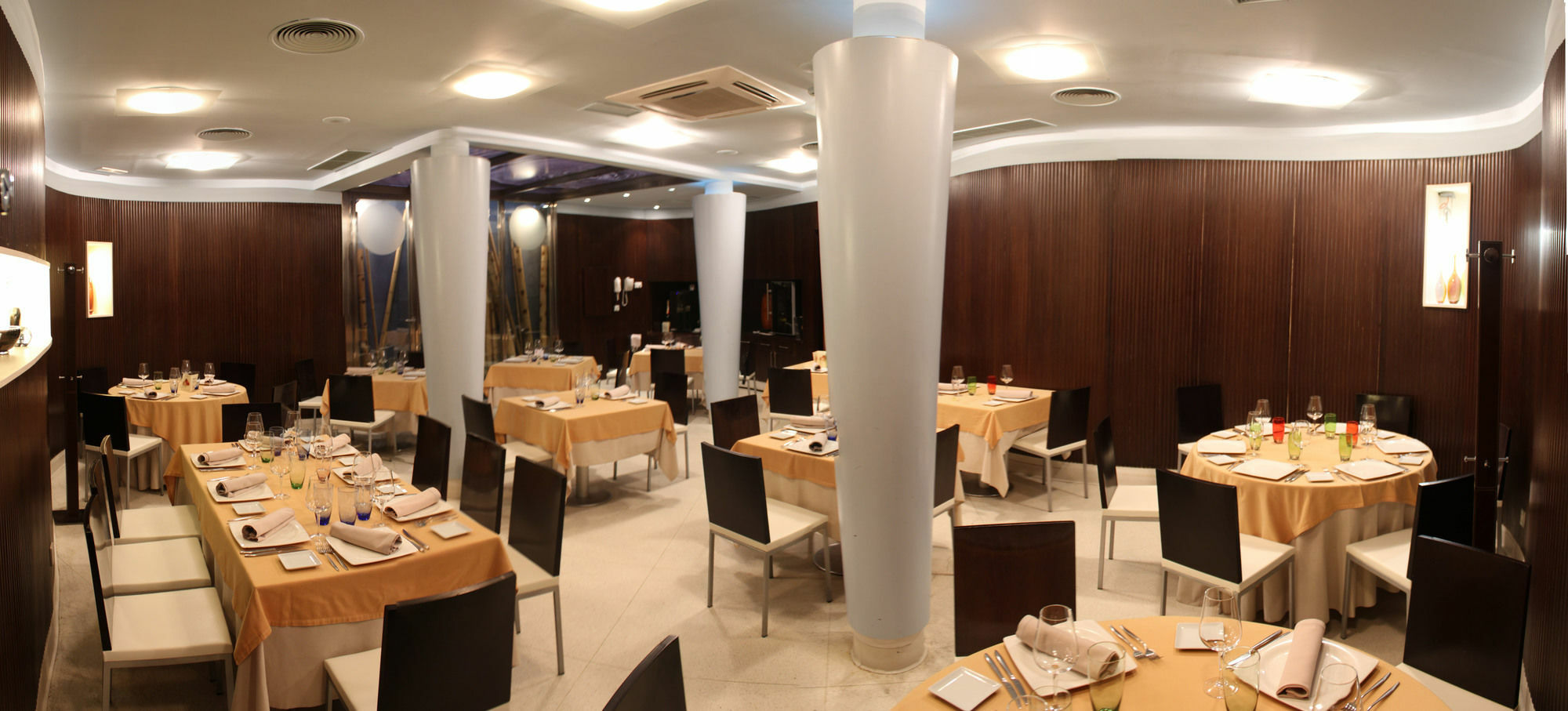 לאון Hostal Albany מראה חיצוני תמונה
